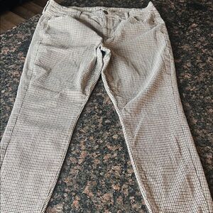 American Eagle Outfitter super stretch  Black Tan Checkered pants size 16